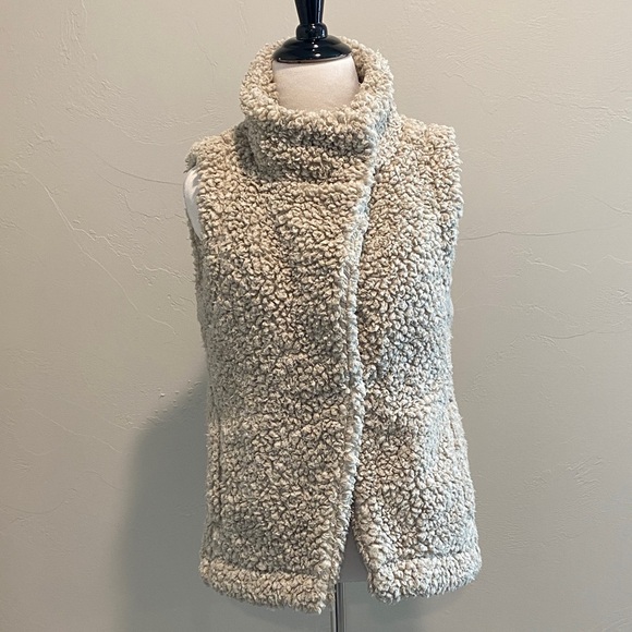 dylan Jackets & Blazers - Euc, ladies cozy vest